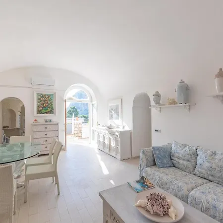 Center Holidays * Capri